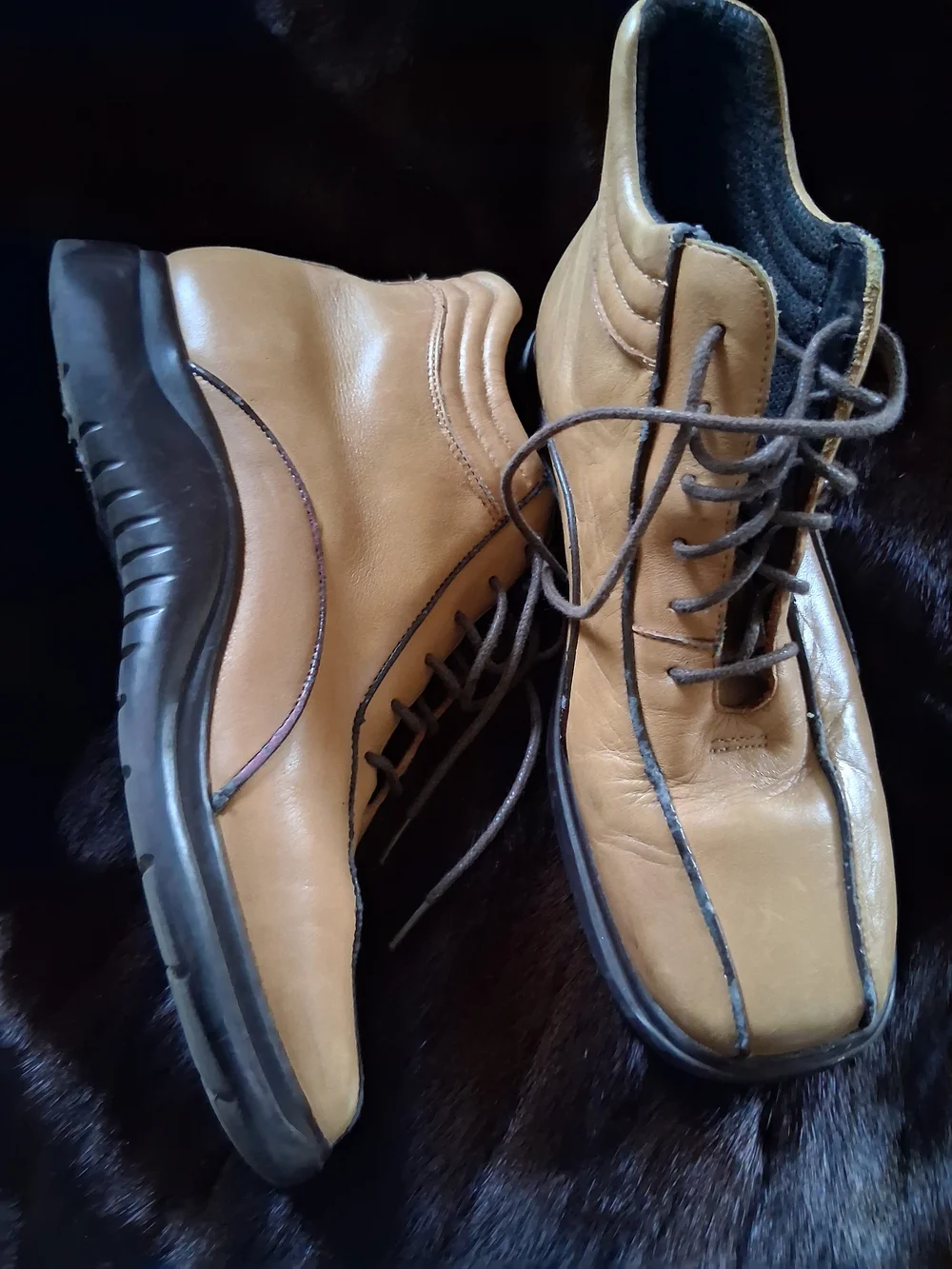 Bakers Men's Tan and Black Chukka Lace-Up Boots